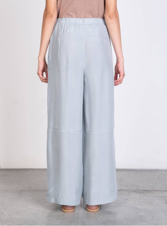 Брюки голубого цвета из натурального шелка Alysi