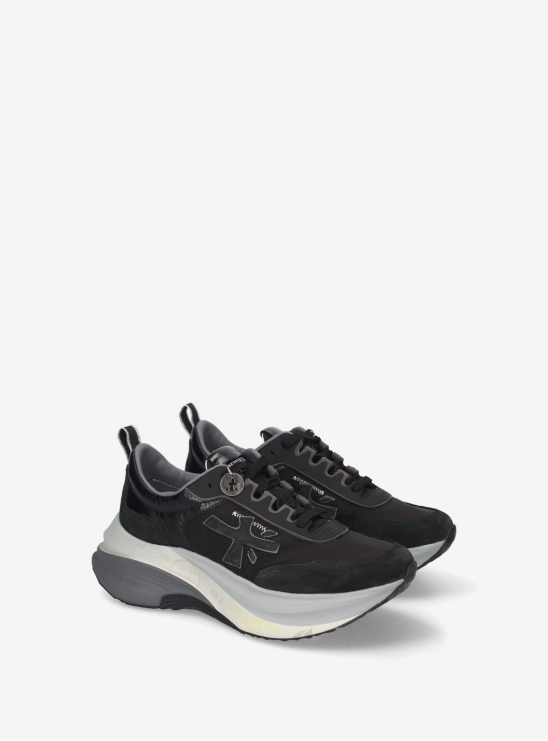 Кроссовки черного цвета Premiata Hill 8524 на массивной подошве